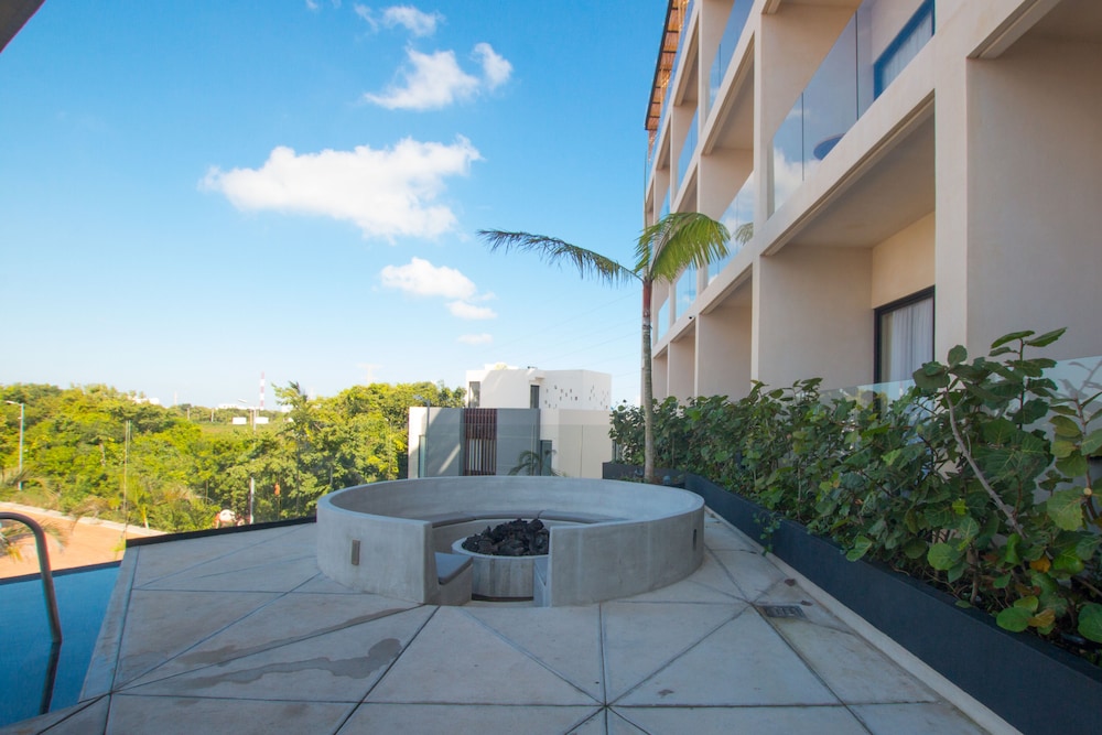 Hive Cancun by G Hotels