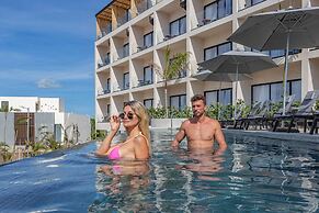 Hive Cancun by G Hotels