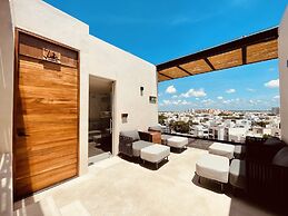 Hive Cancun by G Hotels