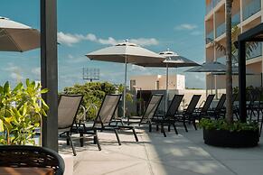 Hive Cancun by G Hotels