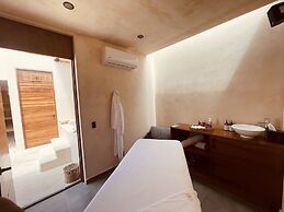 Hive Cancun by G Hotels