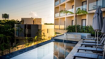 Hive Cancun by G Hotels