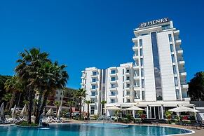 Henry Resort And Spa