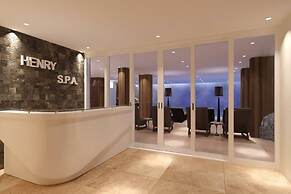 Henry Resort And Spa