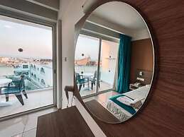 Sunny Blue Hotel