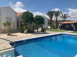 Villa Amorosa in Neo Chorio