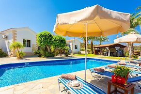 Villa Amorosa in Neo Chorio