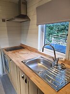 Glamping Hut - Riverview 4
