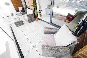 No2 Sandy Bay , Luxury Beachfront Apartment