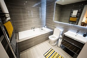 No2 Sandy Bay , Luxury Beachfront Apartment
