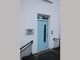 No2 Sandy Bay , Luxury Beachfront Apartment
