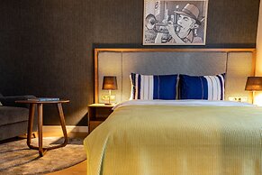 Sala Suites