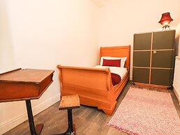 Dyson House