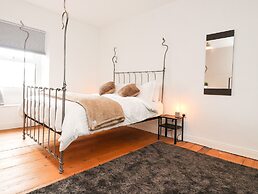 Dyson House