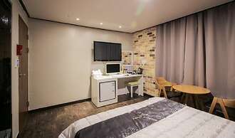 Hotel The May