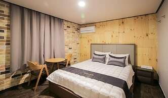 Hotel The May