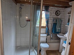 Rustic Log Cabin - Dog Friendly - Sleeps 2 - Views