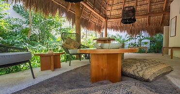 Apartment with Private Hot Tub in Tulum