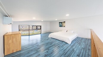Present Poolvilla