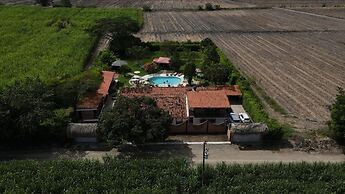 Inviting 14-bed Villa, Sleeps 29, Parking