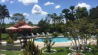 Inviting 14-bed Villa, Sleeps 29, Parking