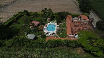 Inviting 14-bed Villa, Sleeps 29, Parking