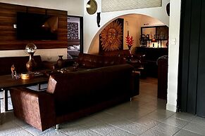 Inviting 14-bed Villa, Sleeps 29, Parking
