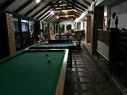 Inviting 14-bed Villa, Sleeps 29, Parking