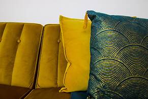 Phaedrus Living Gold Flat Lighthouse 48