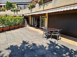 Paradise lake view Apartment