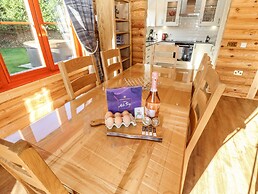 Holly Lodge
