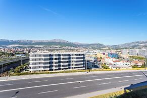 Luxury Modern Penthouse w Jacuzzi & Huge Terrace