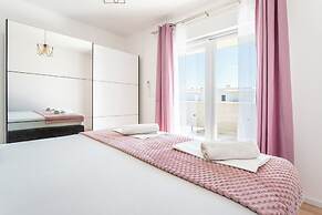 Luxury Modern Penthouse w Jacuzzi & Huge Terrace