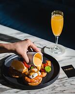 Paradox Vancouver