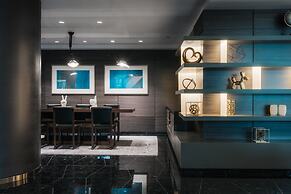 Paradox Vancouver