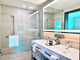 Paradox Vancouver