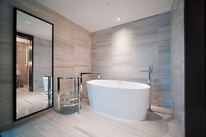 Paradox Vancouver