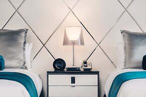 Paradox Vancouver