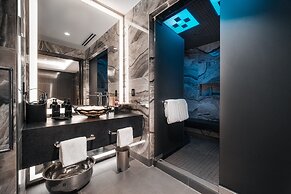 Paradox Vancouver