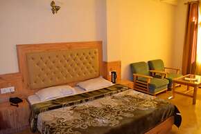 Goroomgo New Ambika Mall Road Manali