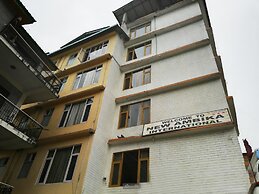 Goroomgo New Ambika Mall Road Manali