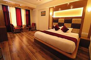 Goroomgo New Ambika Mall Road Manali
