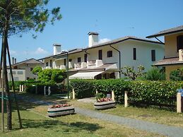 Spacious House With Garden and Pool