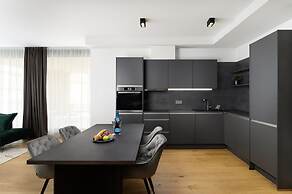 Emerald Downtown Suites