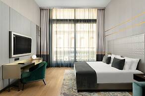 Emerald Downtown Suites