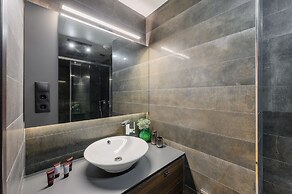 Emerald Downtown Suites