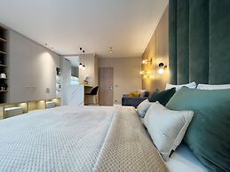 Emerald Downtown Suites