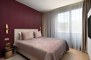Emerald Downtown Suites