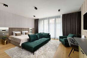 Emerald Downtown Suites