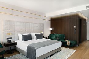 Emerald Downtown Suites